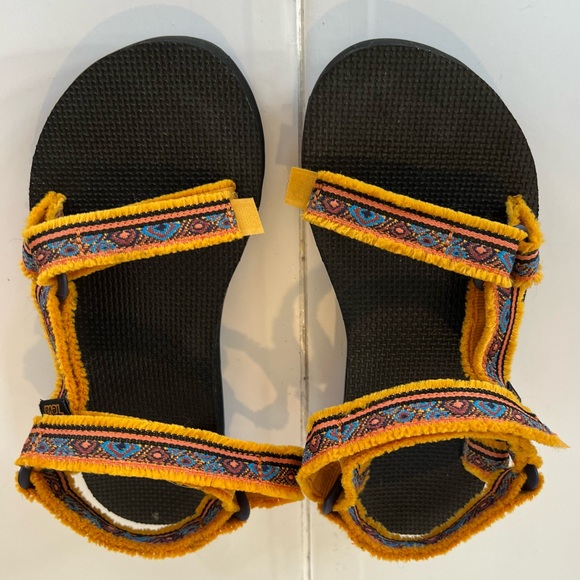 TEVA ORIGINAL UNIVERDAL SANDAL
*only worn once* - Picture 2 of 6